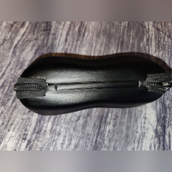 Vogue Clamshell Black Glasses‎ Case - Picture 8 of 9